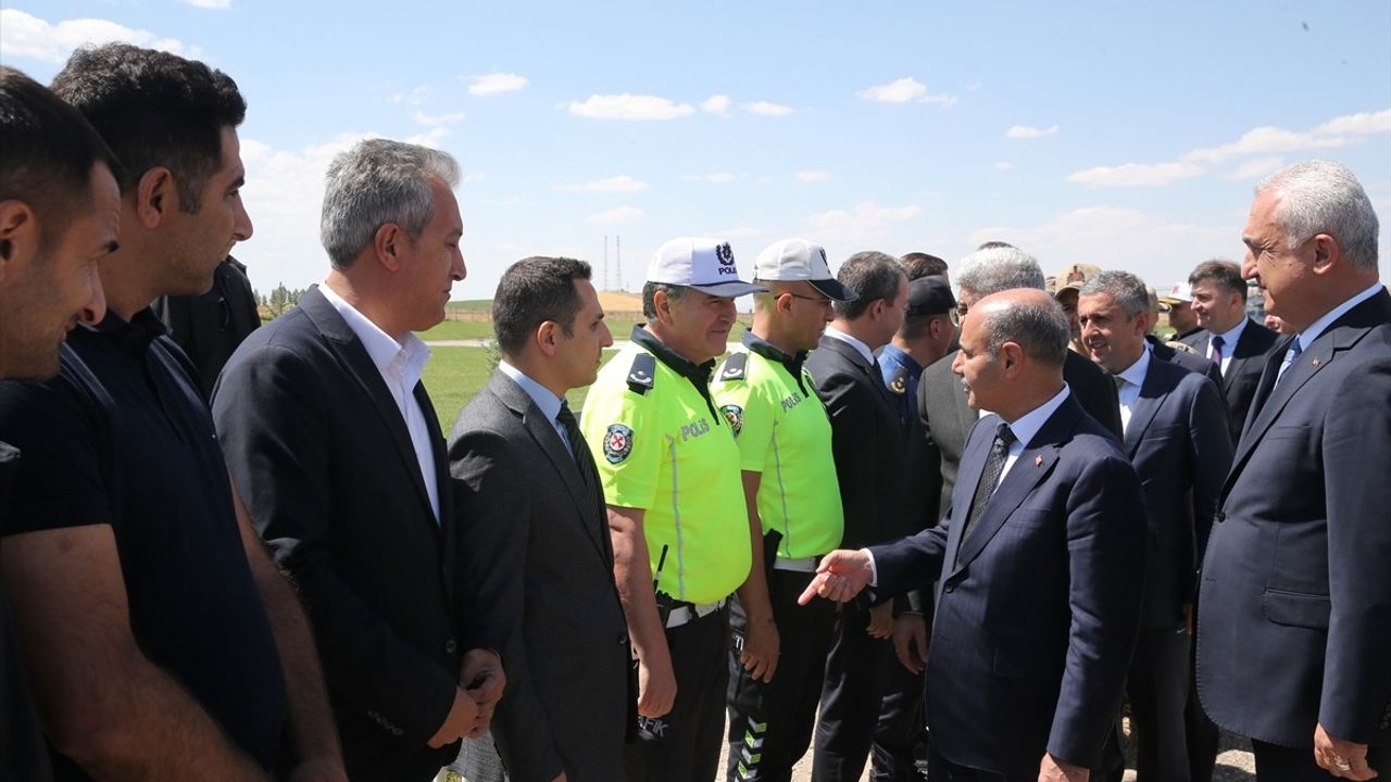 İçişleri Bakan Yardımcısı Mehmet Aktaş, Malazgirt Zaferi'nin 954. yıl dönümü etkinlik alanını inceledi