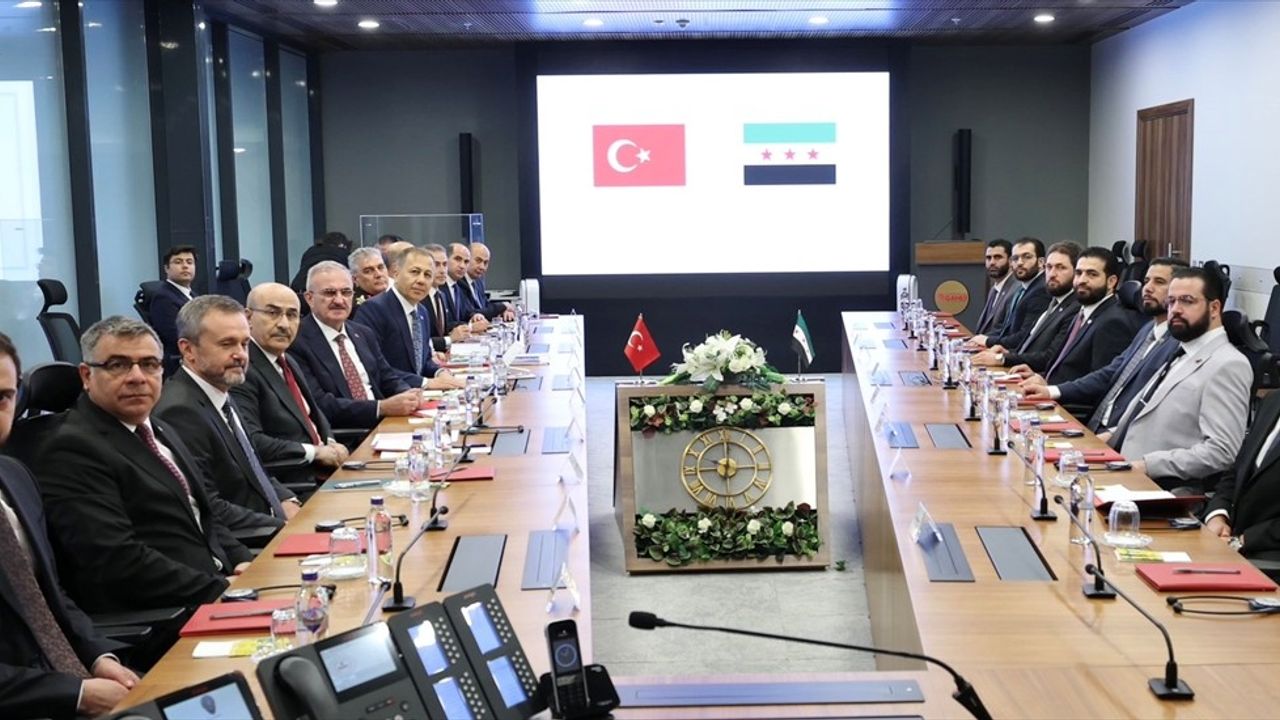 İçişleri Bakanı Ali Yerlikaya, Suriye İçişleri Bakanı Enes Hattab ile Görüştü