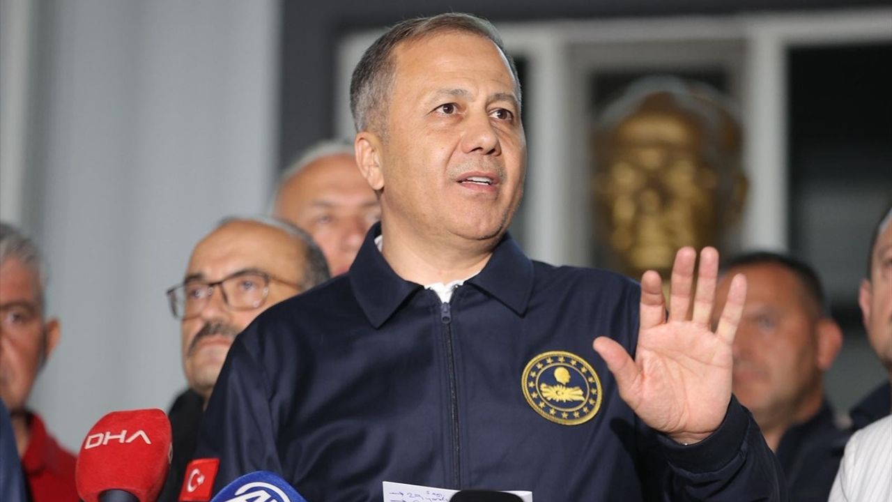 İçişleri Bakanı Yerlikaya, Balıkesir Sındırgı'daki 6,1 Büyüklüğündeki Depremin Sonuçlarını Açıkladı