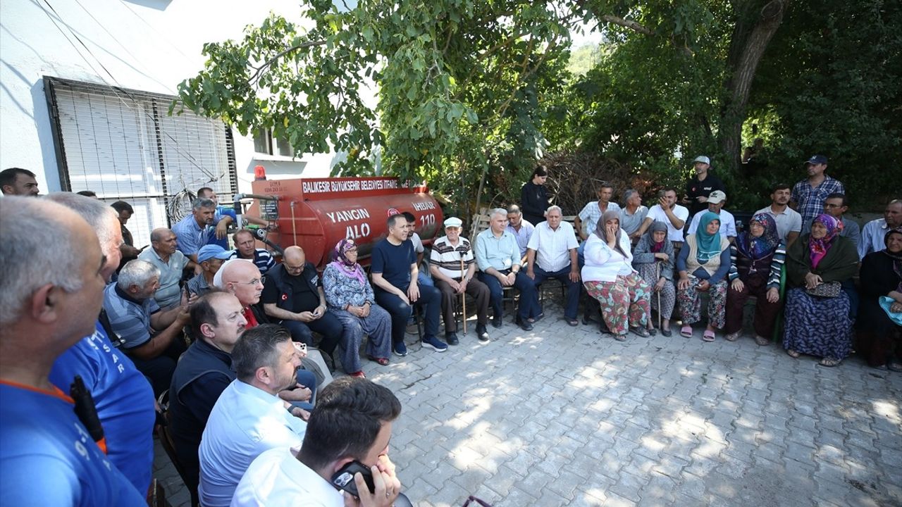 İçişleri Bakanı Yerlikaya: Sındırgı'da 831 bağımsız bölüm yıkık veya ağır hasarlı, barınma ve destek çalışmaları sürüyor