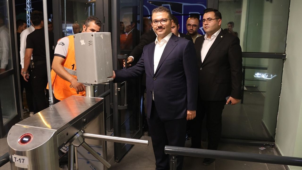 Iğdır Valisi Ercan Turan, Protokol Tribününe Elektronik Bilet ile Giriş Yaptı