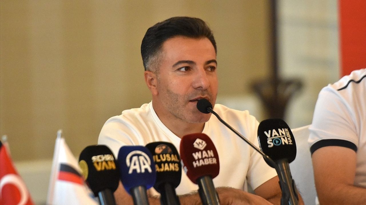 İmaj Altyapı Vanspor Başkanı Erol Temel: Transferler üç bölgeye yoğunlaşacak, bütçe 400 milyon lira