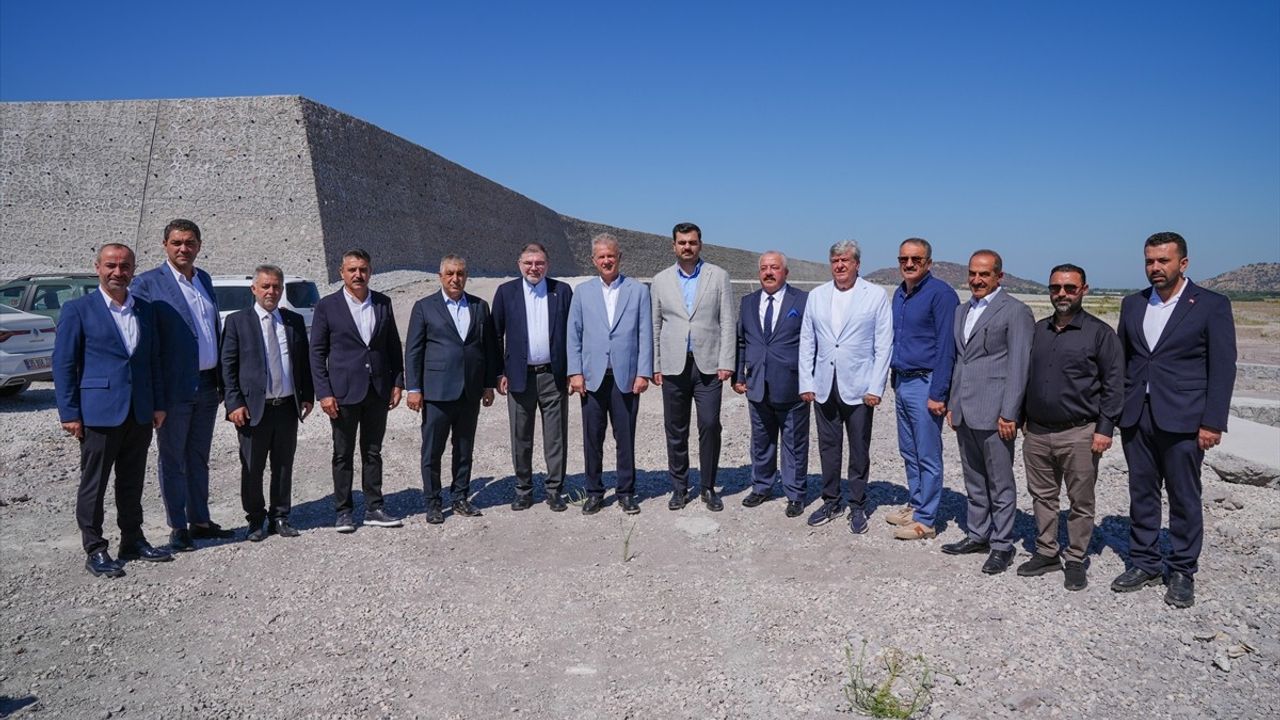 İnan: Dikili Tarıma Dayalı İhtisas Sera OSB'ye 15 milyar dolarlık yatırım ve 4 bin kişilik istihdam hedefi