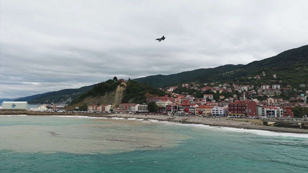 İnebolu’da Atatürk’ün gelişi ve Şapka İnkılabı'nın 100. yılına özel F-16 uçak gösterisi