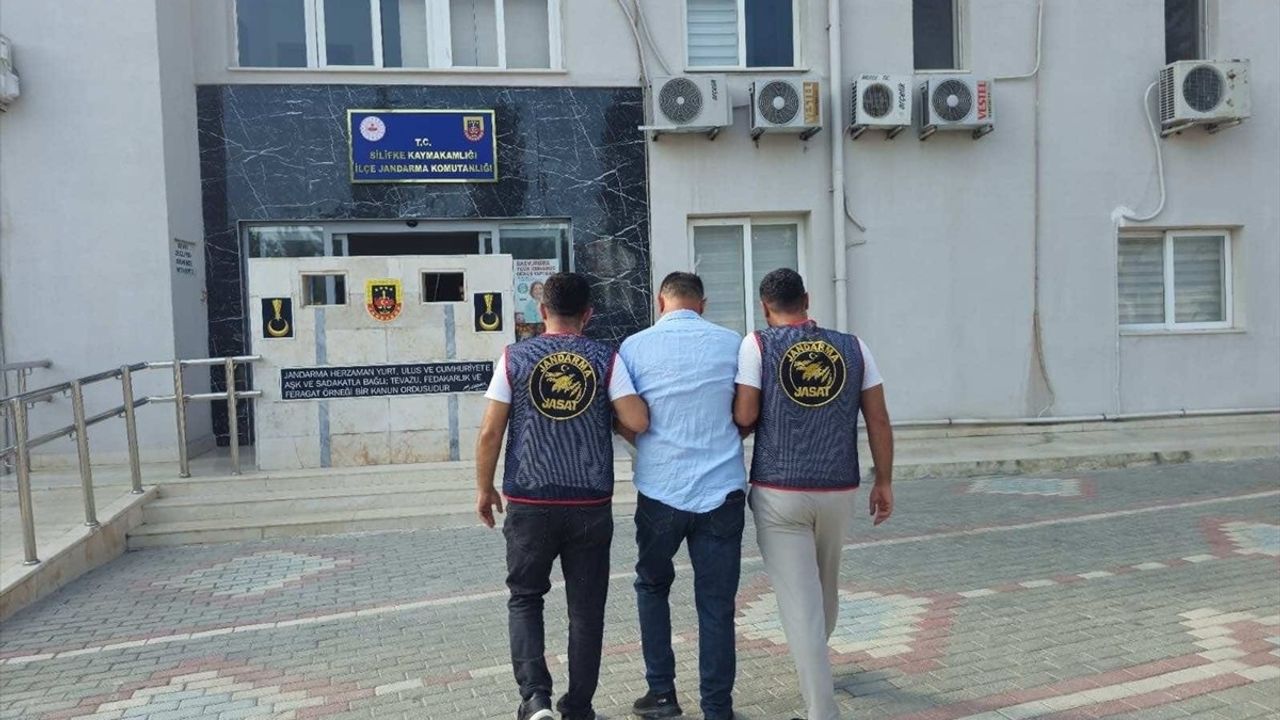 Interpol tarafından kırmızı bültenle aranan dolandırıcılık şüphelisi Mersin'de yakalandı