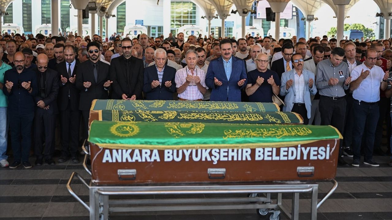 İranlı Ressam ve Minyatür Sanatçısı Yakup Cem Son Yolculuğuna Uğurlandı