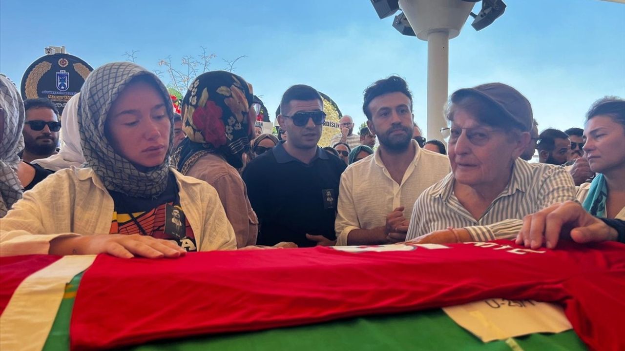 İşitme Engelli Milli Hentbolcu Cem Denli Ankara'da Son Yolculuğuna Uğurlandı