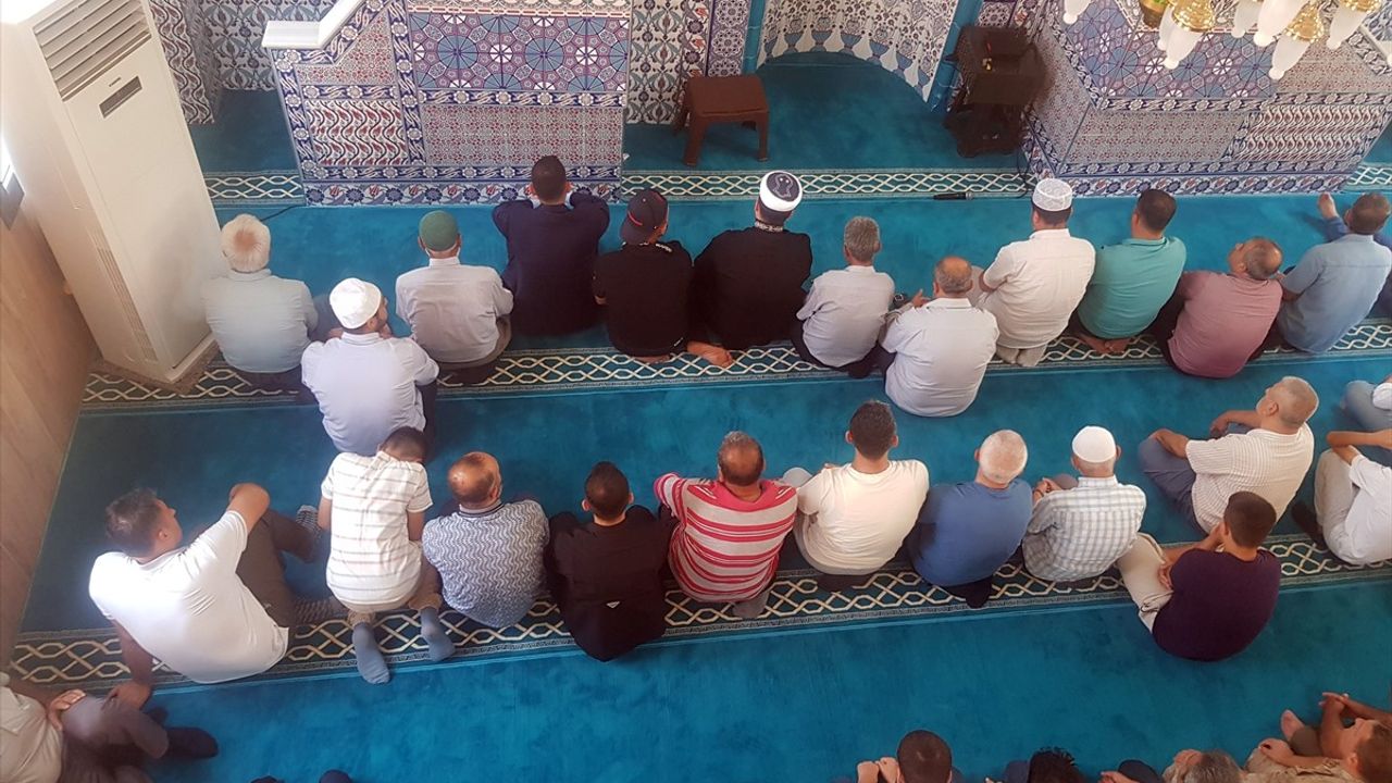 İslahiye'de Depremde Yıkılan Cami Yeniden İnşa Edilerek İbadete Açıldı