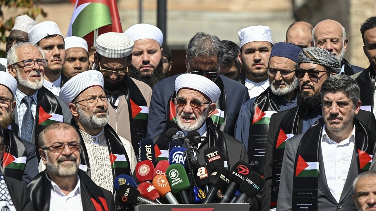 “İslami ve İnsani Bir Sorumluluk: Gazze” Konferansı Ayasofya'da Sona Erdi