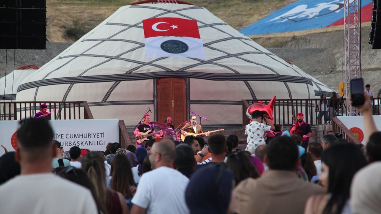 İsmail Altunsaray, Malazgirt Zaferi'nin 954. Yıldönümü Etkinliklerinde Ahlat'ta Sahne Aldı