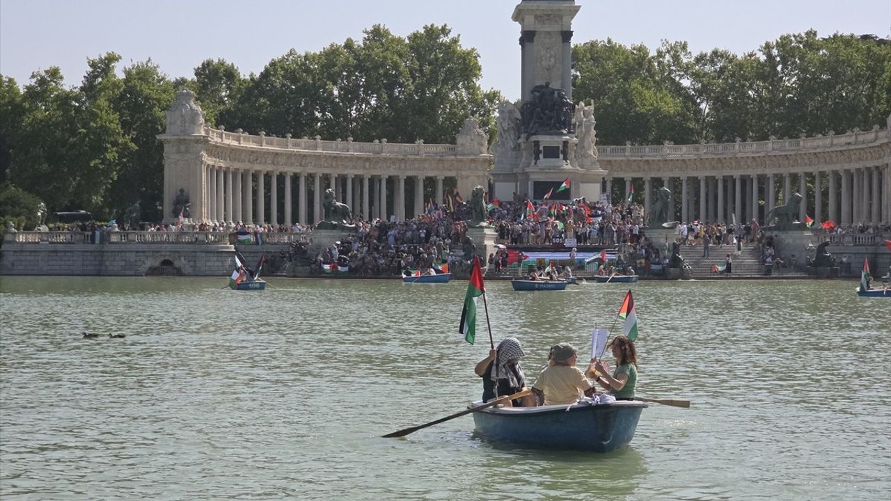 İspanya'da Filistin'e Destek Gösterileri Gerçekleştirildi