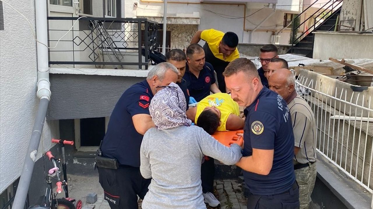 Isparta’da 12 yaşındaki çocuğun bacağına demir korkuluk saplandı
