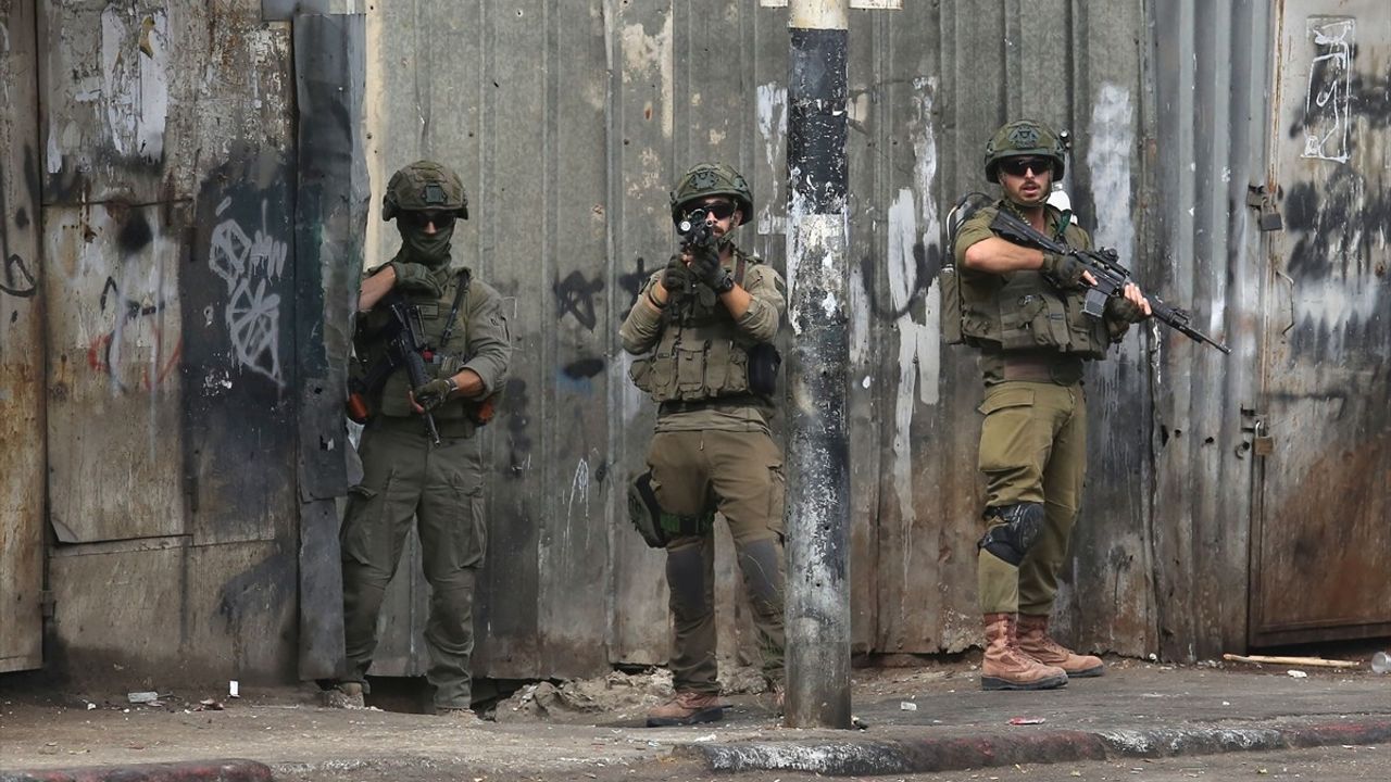 İsrail Güçleri Nablus Eski Şehir'i Kuşattı; Evler Boşaltılarak Askeri Karargâha Dönüştürüldü