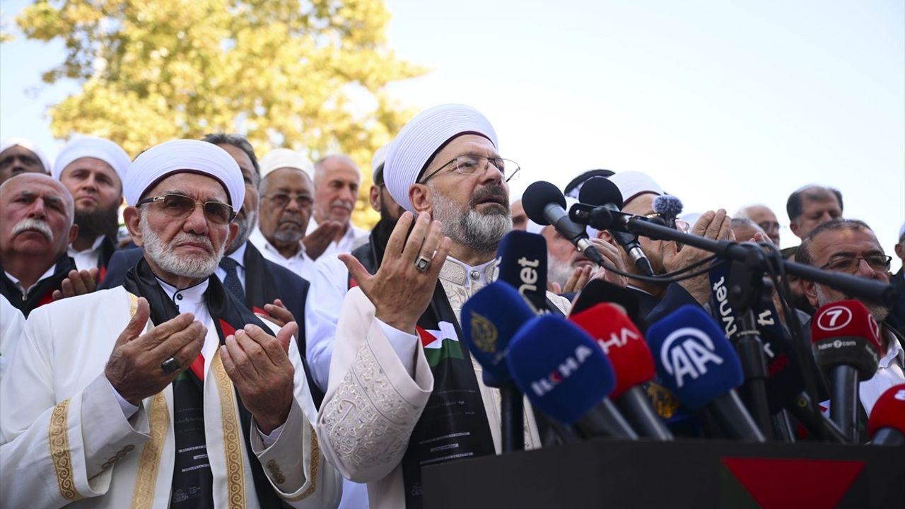 İstanbul'da 'İslami ve İnsani Bir Sorumluluk: Gazze' konferansı başladı