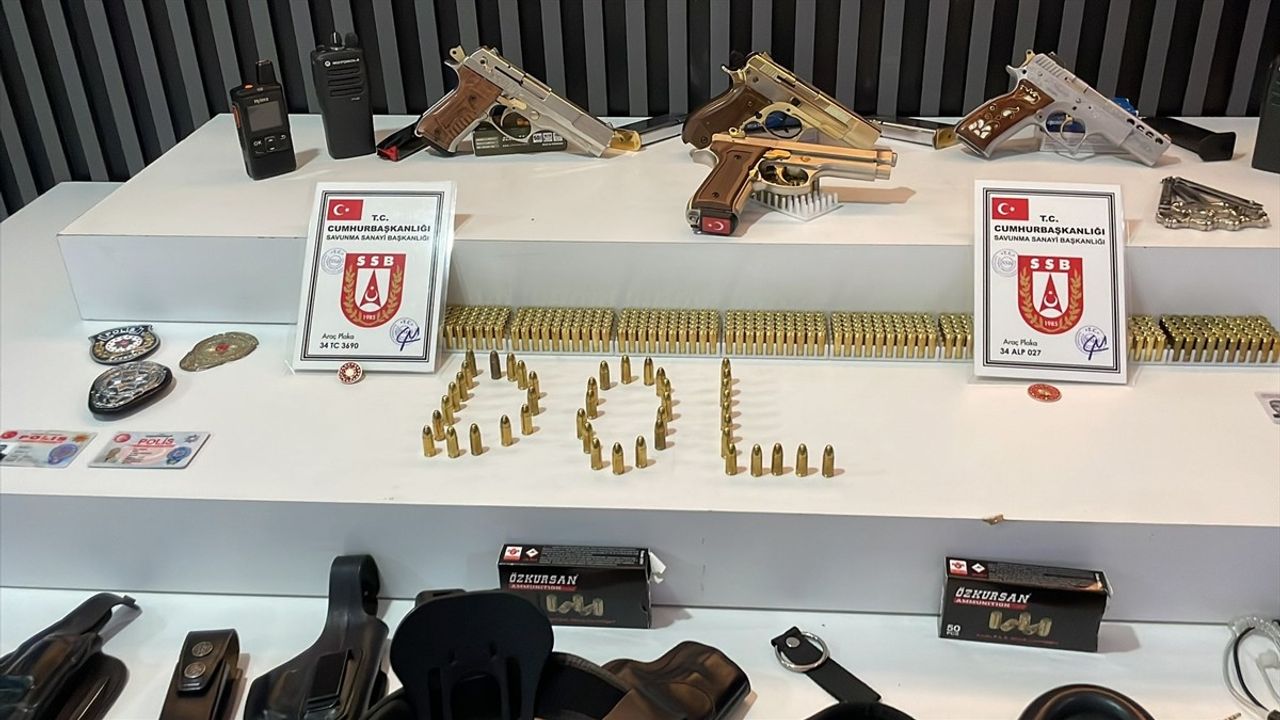 İstanbul'da Sosyal Medya Üzerinden Sahte Polis Kimliğiyle Dolandırıcılık: Baba-Oğul Dahil 3 Kişi Tutuklandı