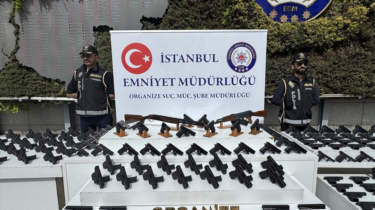 İstanbul'da suç örgütlerine yönelik operasyonda 11 şüpheli tutuklandı, 96 ruhsatsız tabanca ele geçirildi