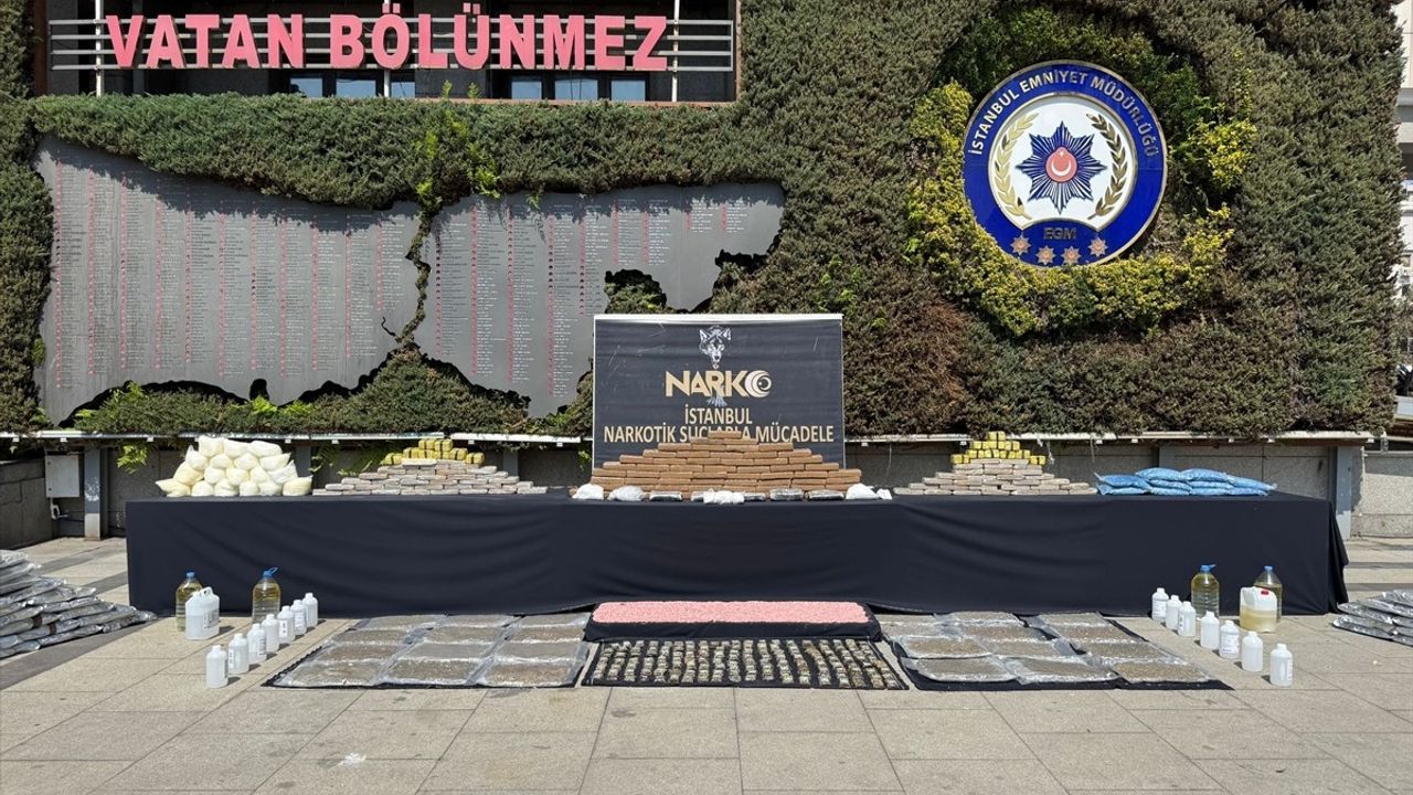 İstanbul'da Yapılan Uyuşturucu Operasyonlarında 20 Şüpheli Tutuklandı