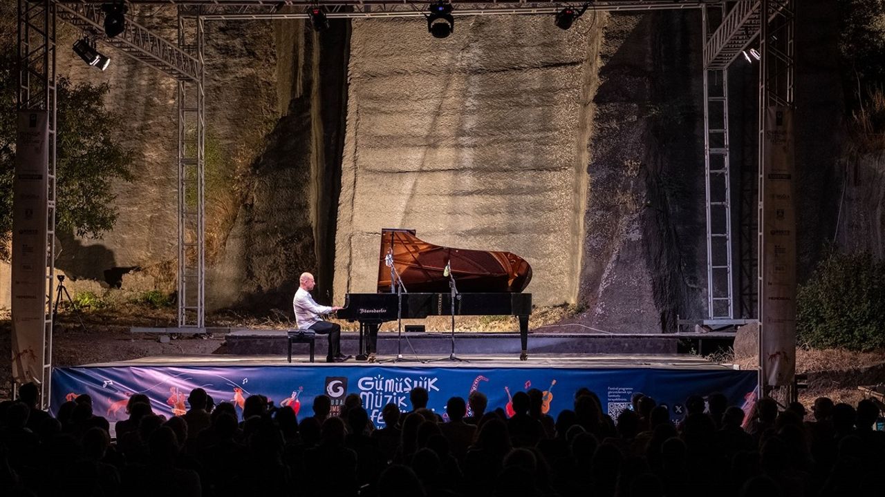 Istvan Szekely, 22. Gümüşlük Müzik Festivali'nde Bodrum Antik Taş Ocağı'nda Konser Verdi