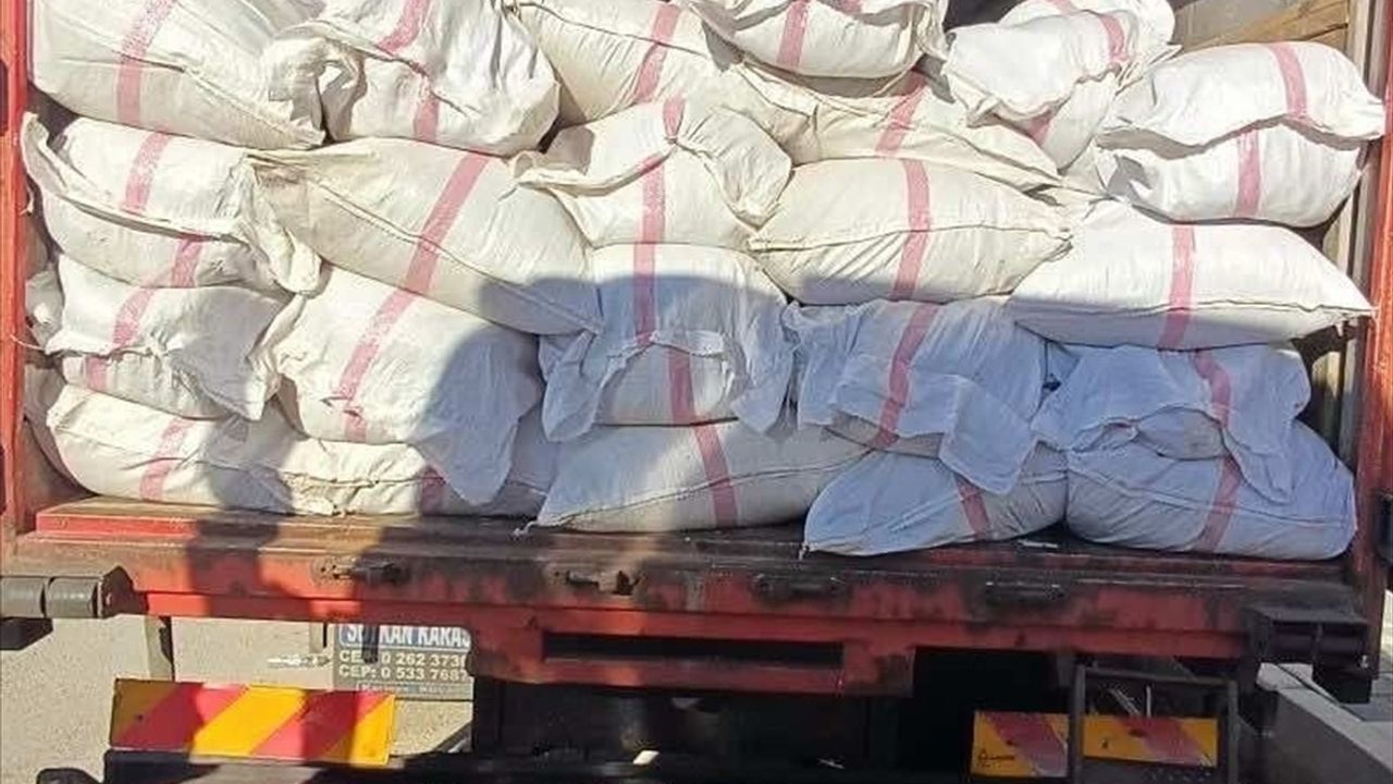 İzmir Torbalı'da Kaçakçılık Operasyonu: 4 Şüpheli Gözaltında