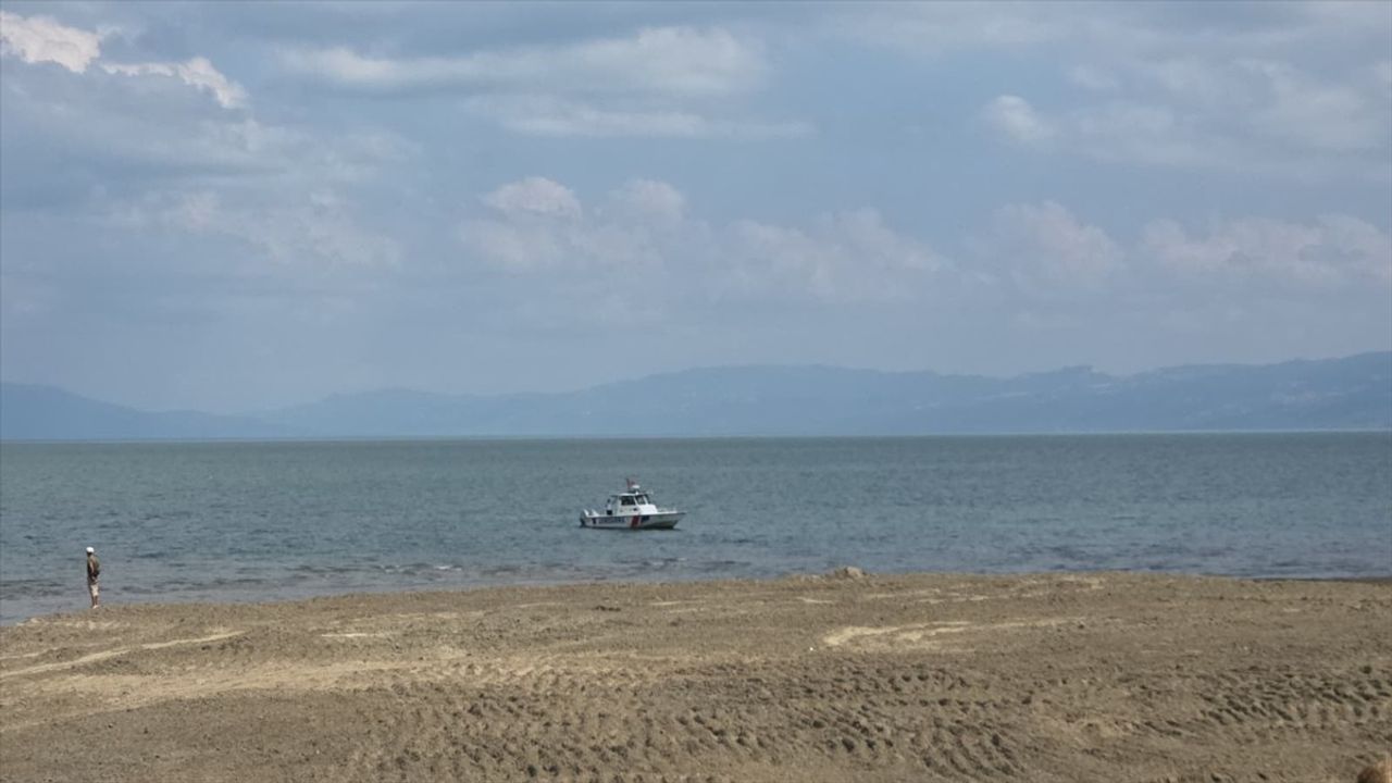 İznik Gölü'nde kaybolan 6 yaşındaki çocuk için arama çalışmaları sürüyor