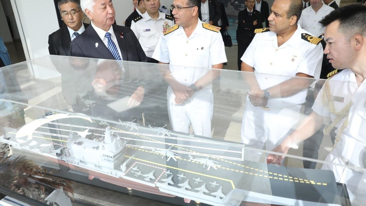 Japonya Savunma Bakanı Nakatani İstanbul Tersanesi Komutanlığını Ziyaret Etti