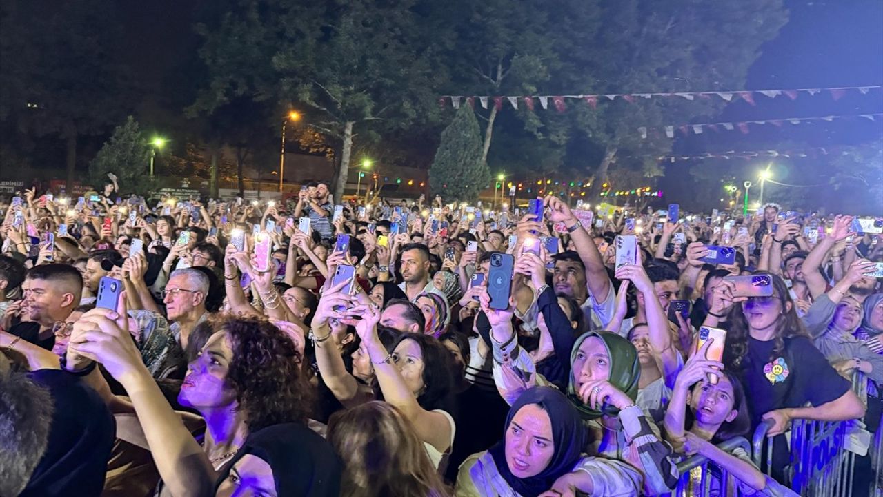 Kahramanmaraş Uluslararası Geleneksel Ağustos Fuarı, Bayhan Konseriyle Renklendi