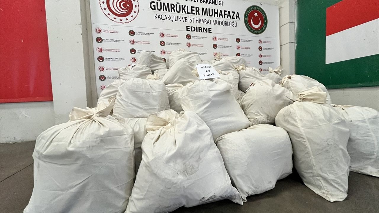 Kapıkule Sınır Kapısı'nda 692 Kilogram Esrar Ele Geçirildi