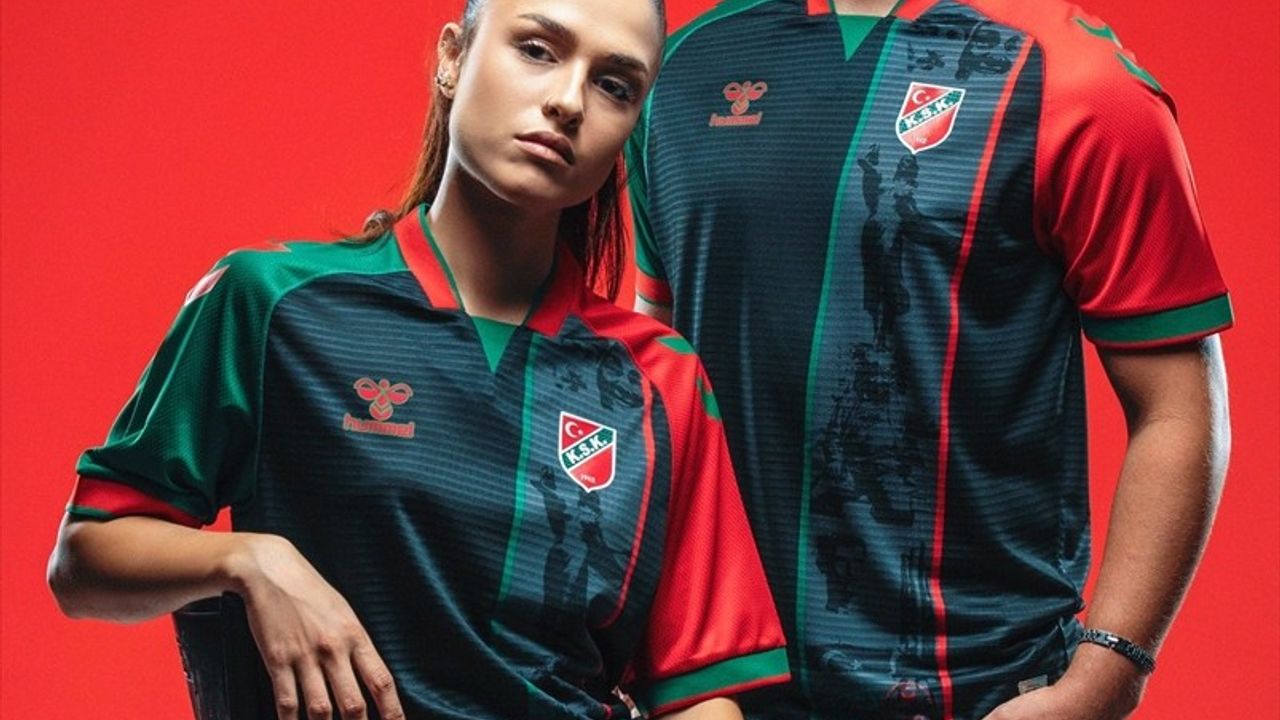 Karşıyaka Kulübü 2025-2026 formalarını 'Atatürk ve Zübeyde Hanım' temasıyla tanıttı