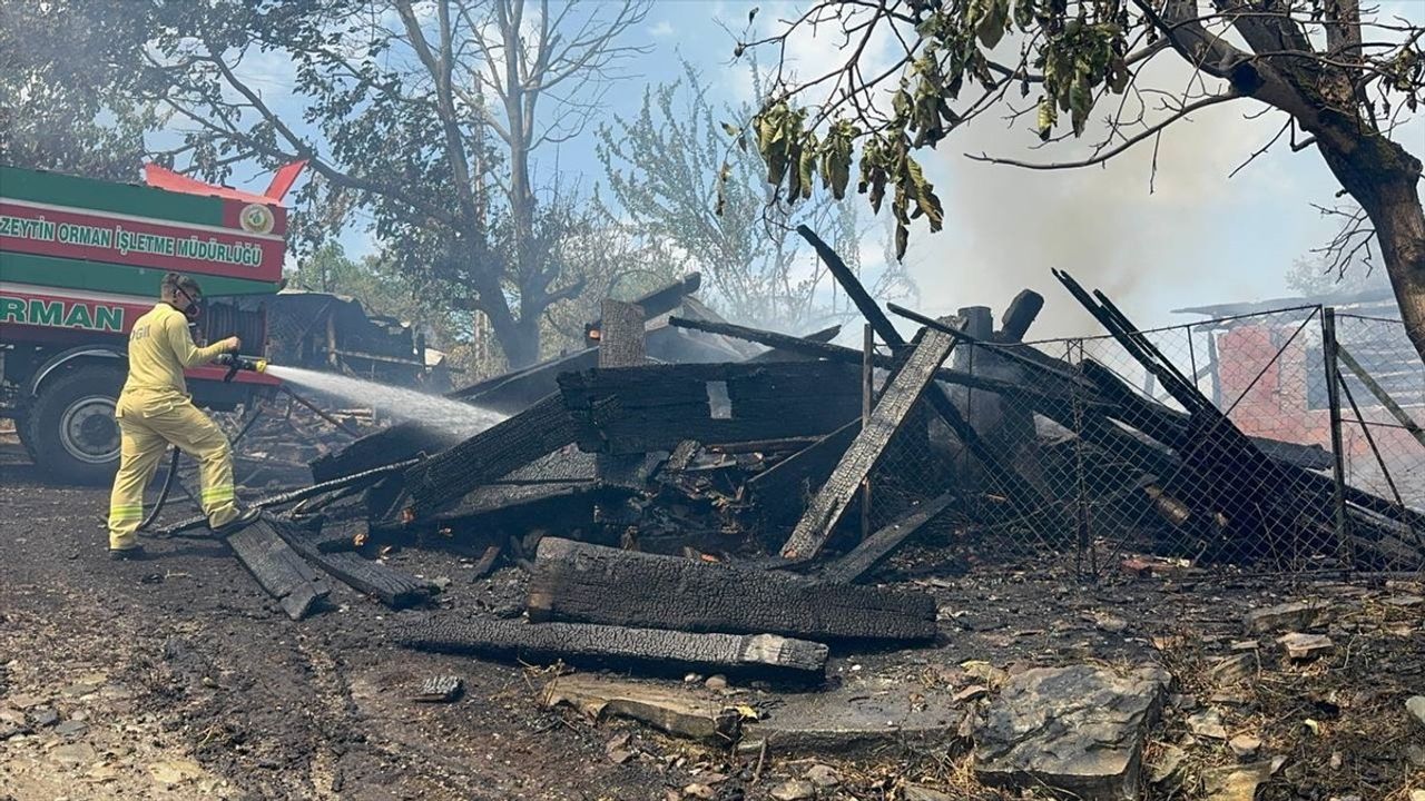 Kastamonu'da Yangın: Ev ve Ahır Kullanılamaz Hale Geldi