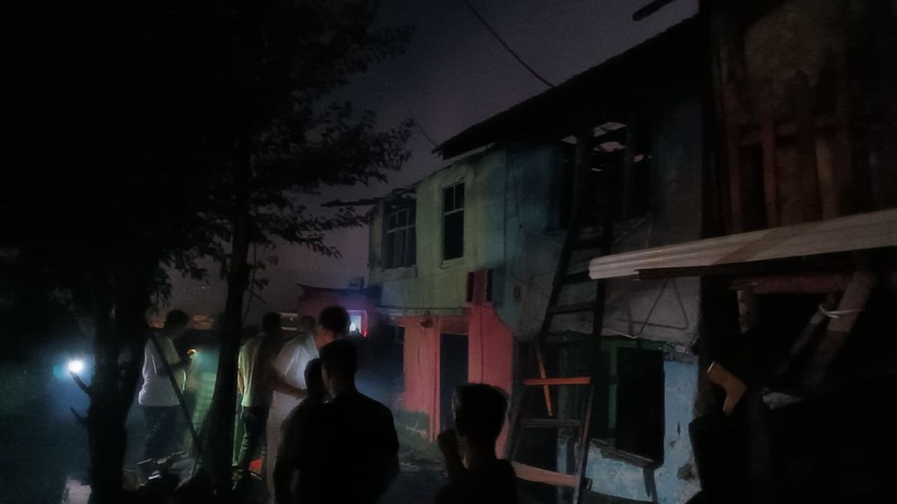 Kastamonu'nun Tosya İlçesinde Yangın: 3 Ev Kullanılamaz Hale Geldi