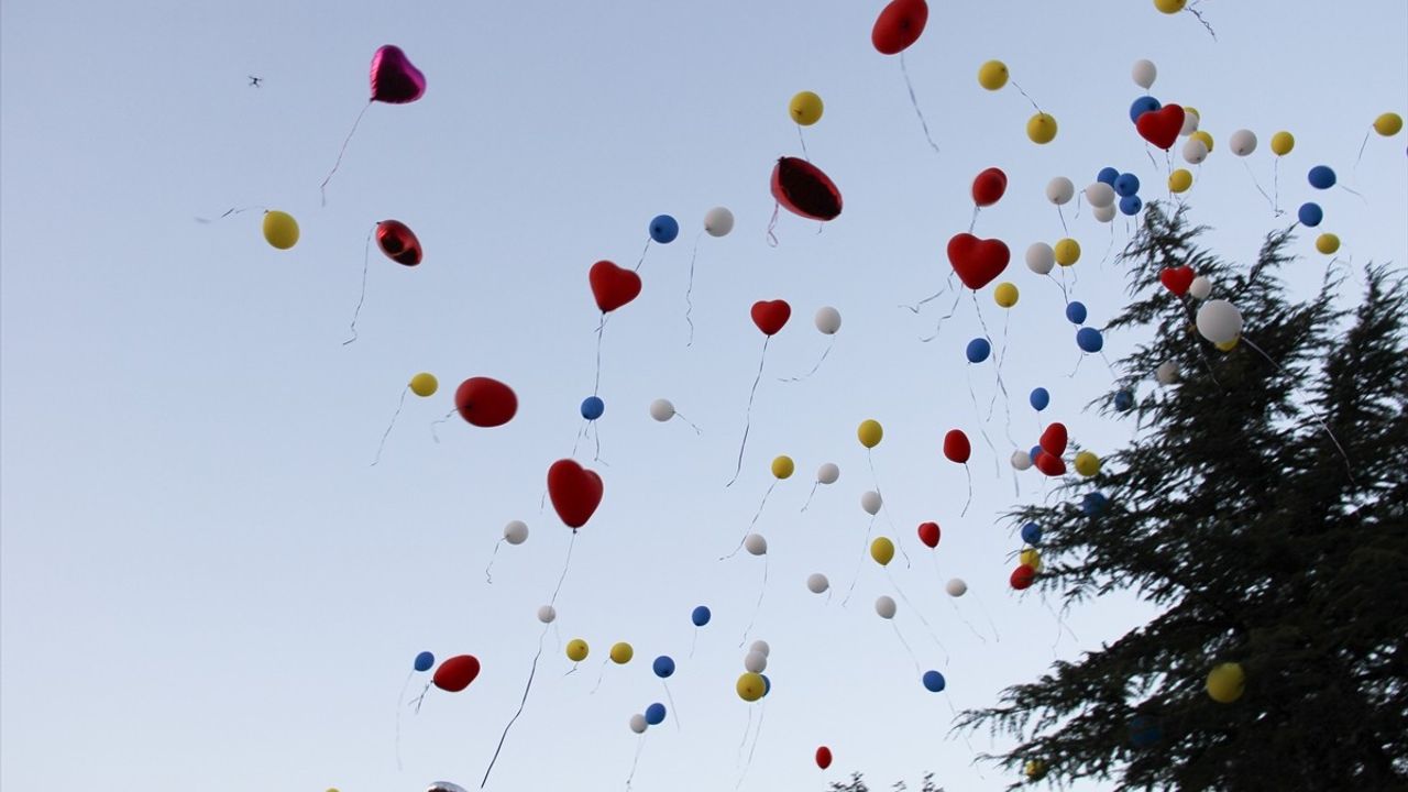 Kayseri'de 130 motosikletli, kanser hastası çocuklar için balon bıraktı