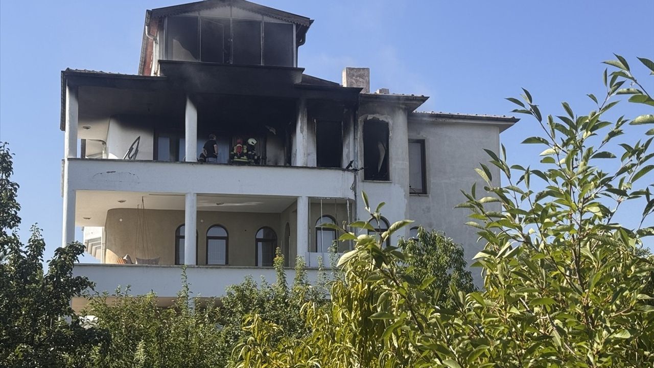 Kayseri'deki Villa Yangınında Hasar Meydana Geldi