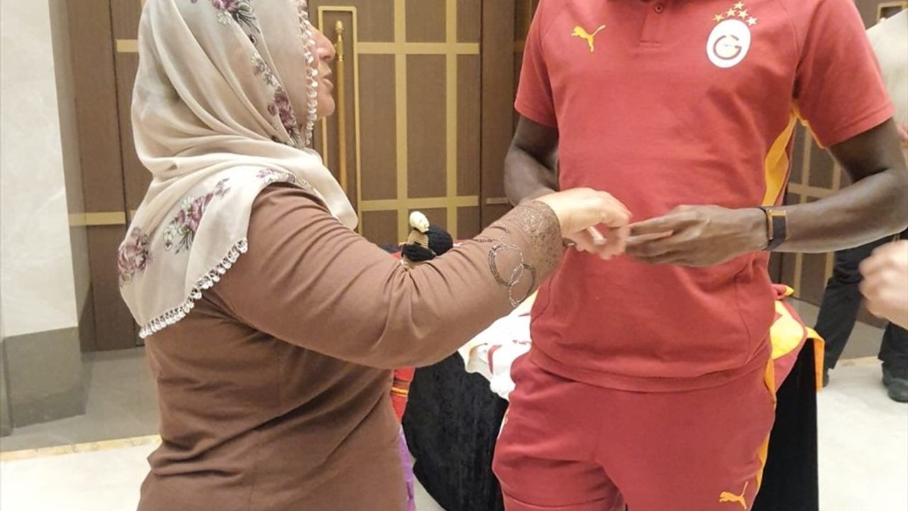 Kayserili Neslihan Demir, Victor Osimhen ile Kayseri'de buluştu