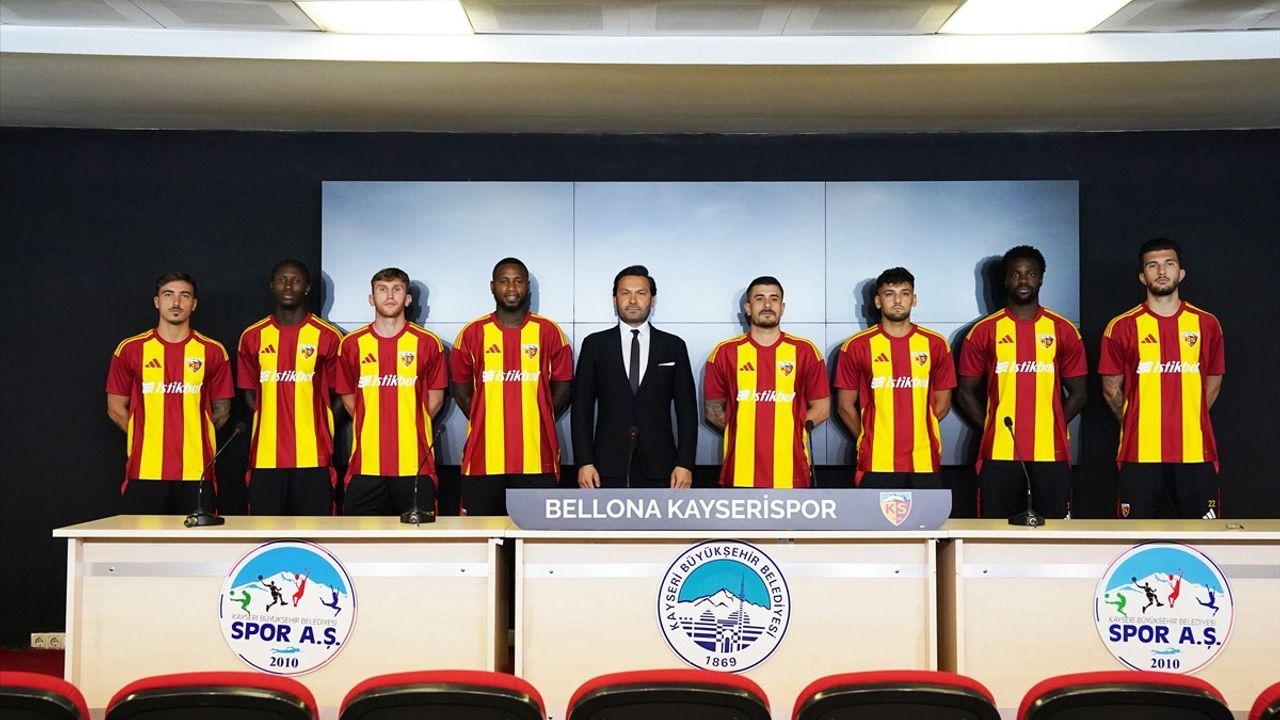 Kayserispor, Yeni Transferlerini Taraftara Tanıttı