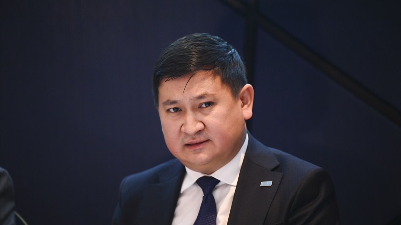 Kazakistan'ın Ankara Büyükelçisi Sapiyev ve Başkonsolos Amankul İstanbul'da basınla buluştu