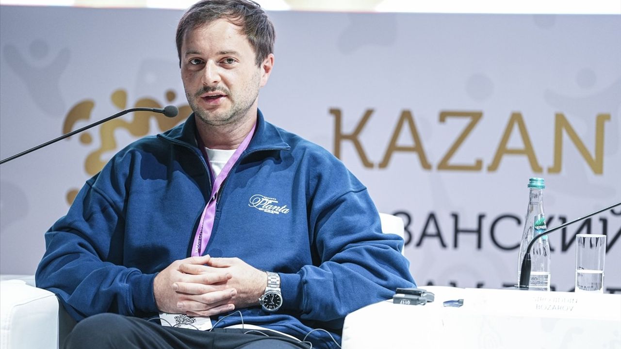 Kazan'da 4. Küresel Gençlik Zirvesi'nde 'Yeni Medya ve Yapay Zeka' Oturumu: Eğitimde Dijitalleşme Tartışıldı