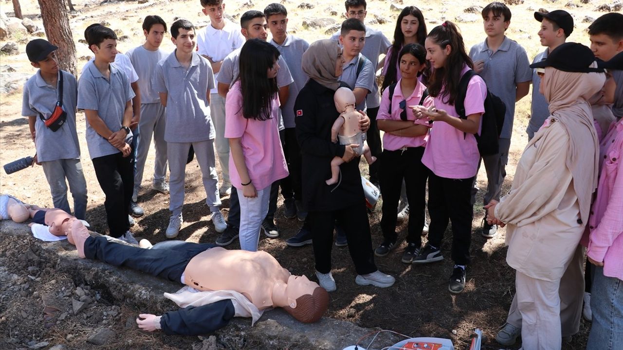 Kilisli Öğrenciler 'Geleceğin Yıldızları Yaz Kampı'nda ilk yardım ve çadır kurmayı öğrendi