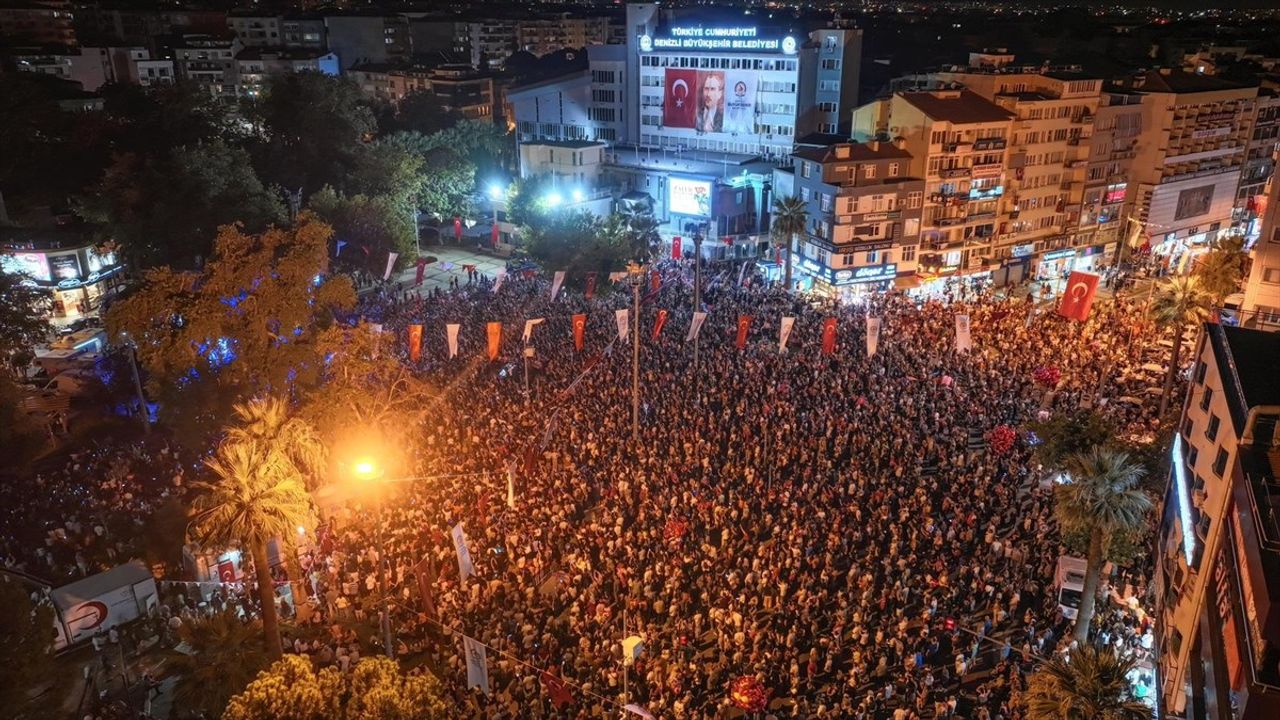 Kıraç, Denizli'de 30 Ağustos Zafer Bayramı'nda konser verdi