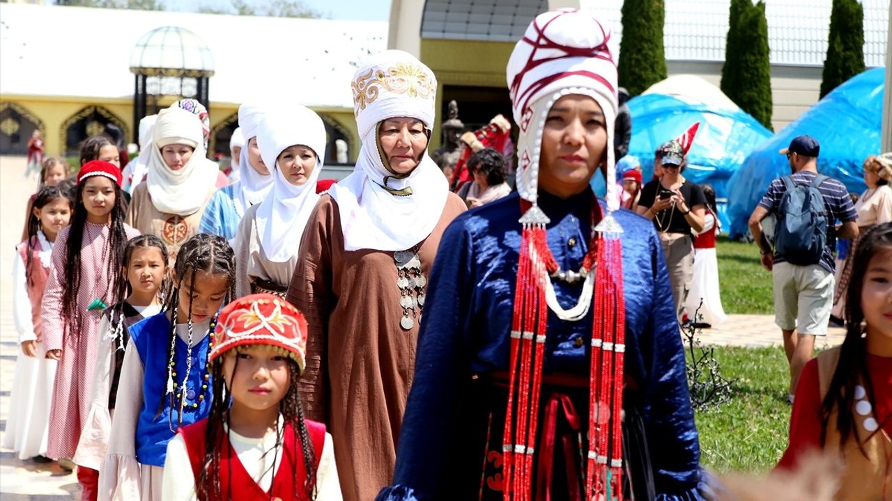 Kırgızistan'da Geleneksel Kültür ve Sanat Uluslararası Kongresi Gerçekleştirildi