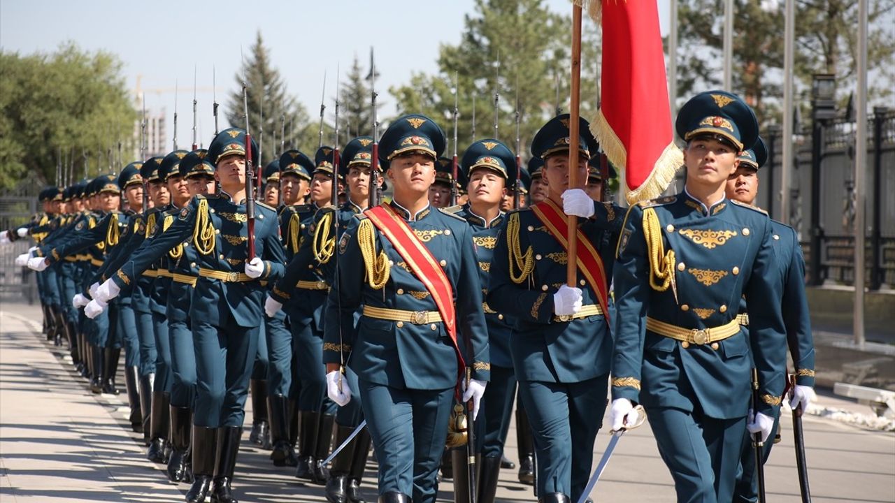 Kırgızistan ile Kazakistan, ticaret hacmini 2030’a kadar 3 milyar dolara çıkarmayı hedefliyor; Tokayev, Caparov’a Altın Kartal Nişanı tevcih etti