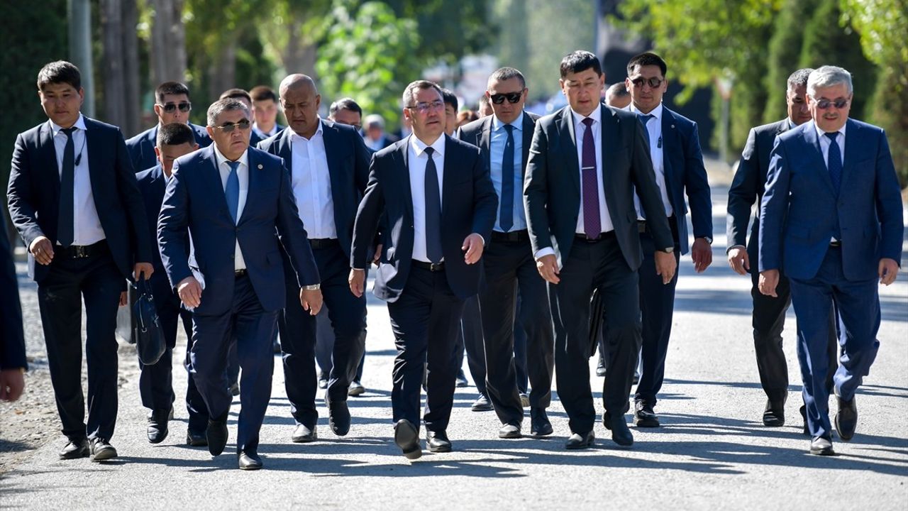 Kırgızistan'ın Bağımsızlığının 34. Yılı Celalabad'da Kutlanıyor