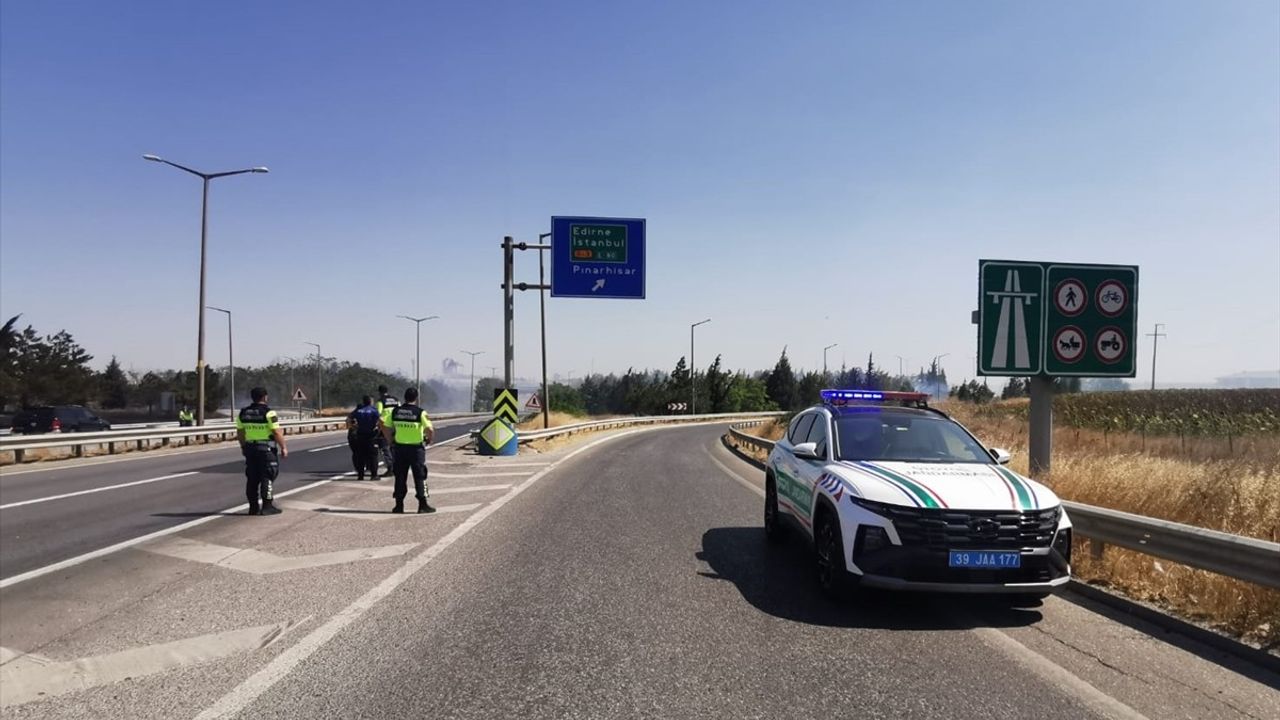 Kırklareli'de anız yangını ağaçlık alana sıçradı; yollar kısa süreli kapandı