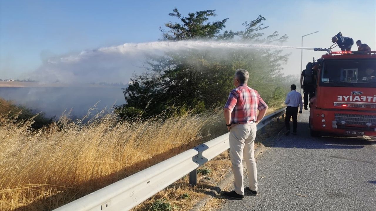Kırklareli'nin Lüleburgaz İlçesinde Anız Yangını Kontrol Altına Alındı