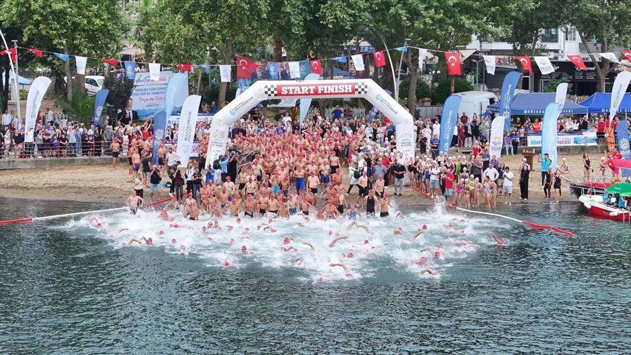 Kocaeli'de İzmit Körfezi'nde Açık Su Yüzme Yarışları Düzenlendi
