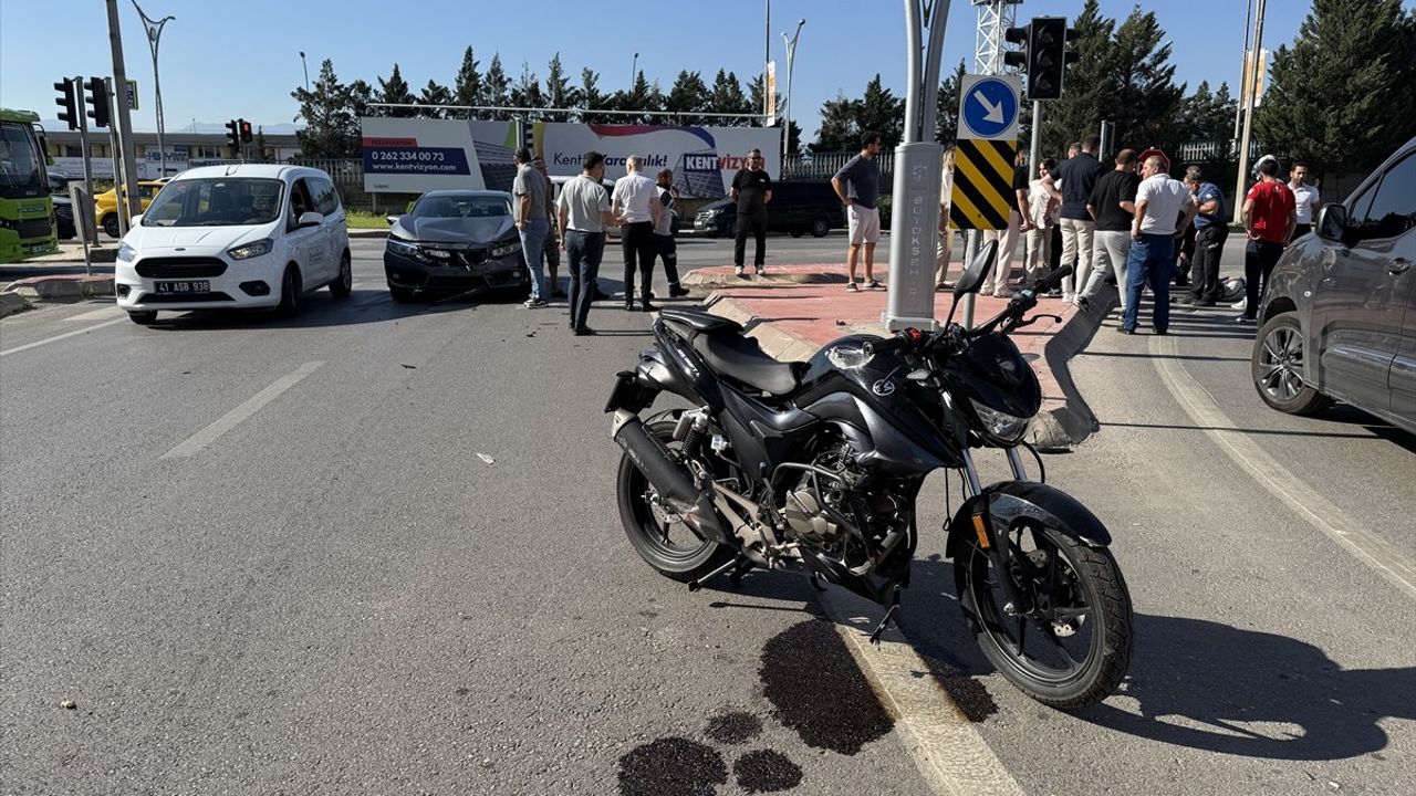 Kocaeli'de Motosiklet Kazasında Sürücü Yaralandı