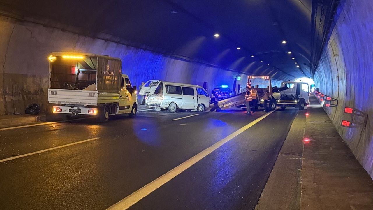Kocaeli'de Zincirleme Trafik Kazası: 5 Yaralı