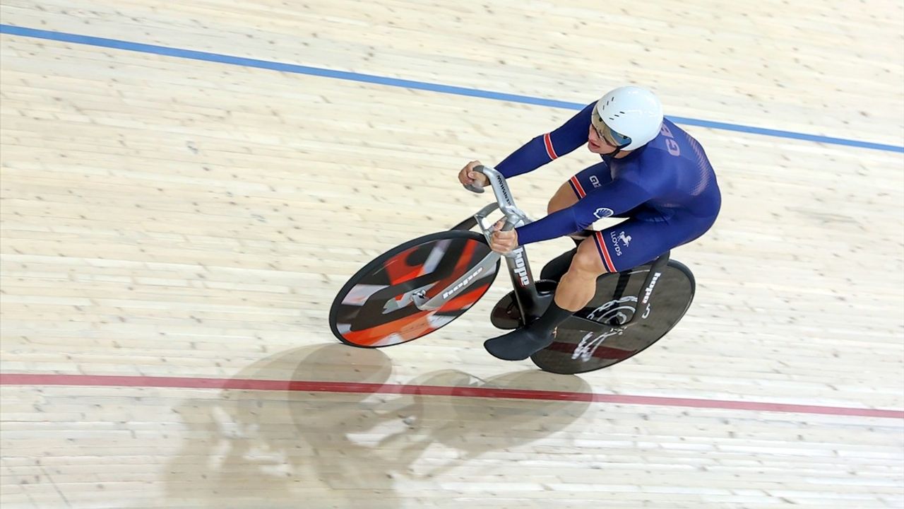 Konya'da 200 metre sprintte dünya rekoru: Matthew Richardson 8.941 saniye