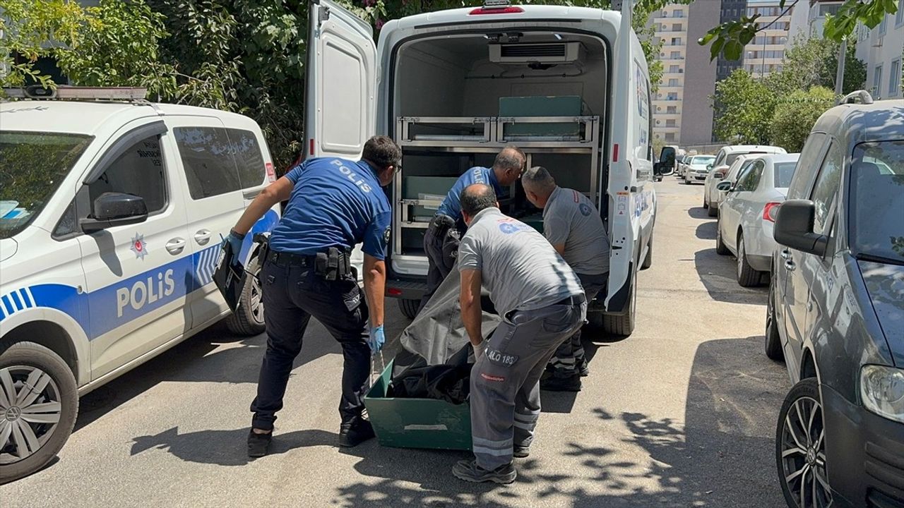 Konyaaltı'nda yalnız yaşayan Rus uyruklu Oleg Semichev evinde ölü bulundu