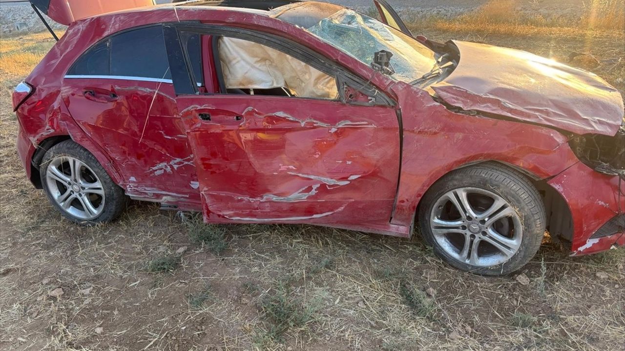 Korkuteli'nde otomobil devrildi: 1 kişi hayatını kaybetti, 1 kişi ağır yaralandı