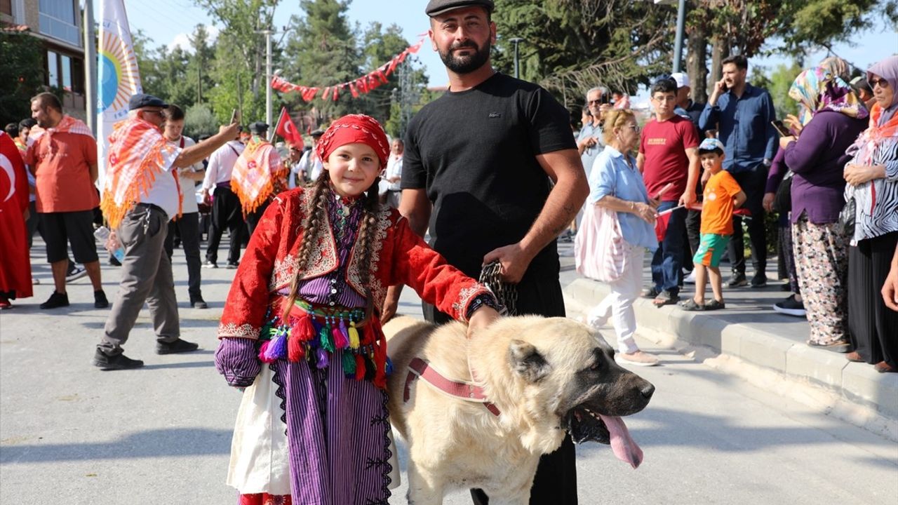 Korkuteli'nde temsili 'Yörük Göçü' yürüyüşü düzenlendi